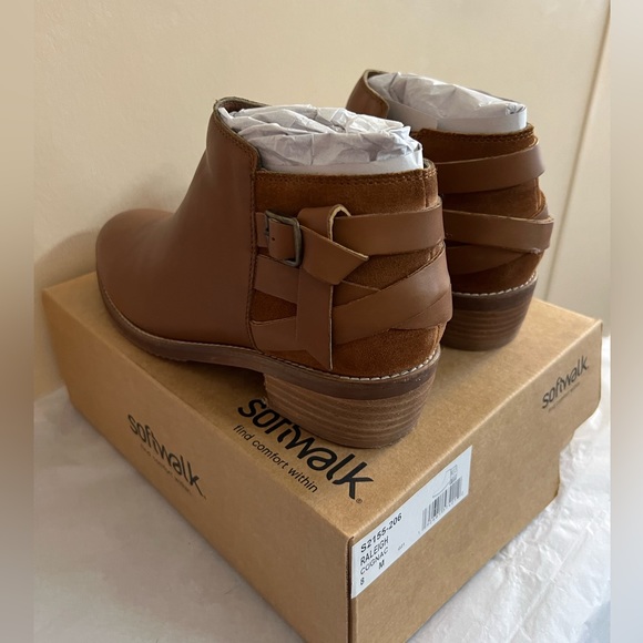 SoftWalk Raleigh Booties (Women) - Picture 2 of 3